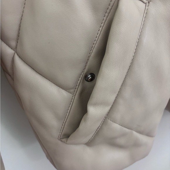 Abercrombie & Fitch Women's Beige Puffer Vegan Leather Diamond Jacket - Picture 6 of 7